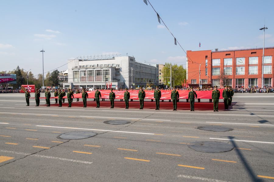 Фото «На пле-чо!»: Парад Победы прошёл в центре Новосибирска 9 мая 91