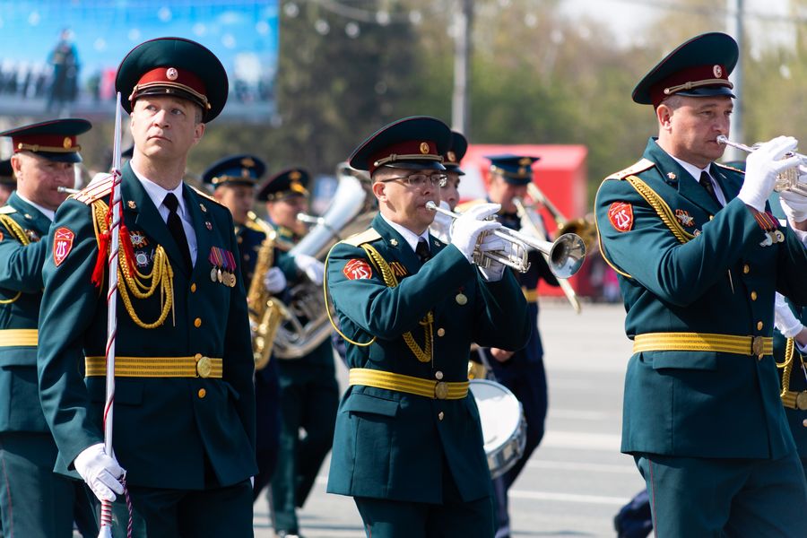 Фото «На пле-чо!»: Парад Победы прошёл в центре Новосибирска 9 мая 14