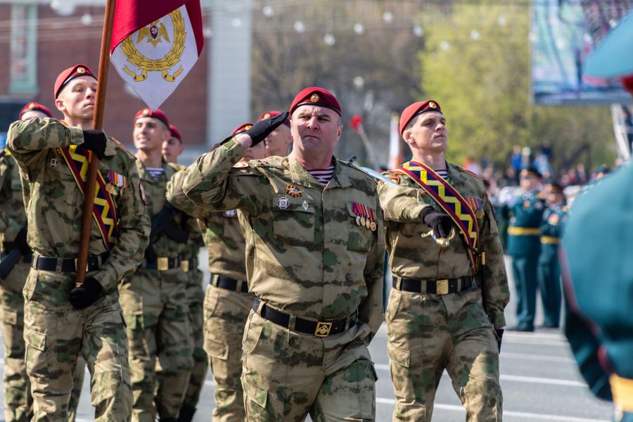 Фото «На пле-чо!»: Парад Победы прошёл в центре Новосибирска 9 мая 12
