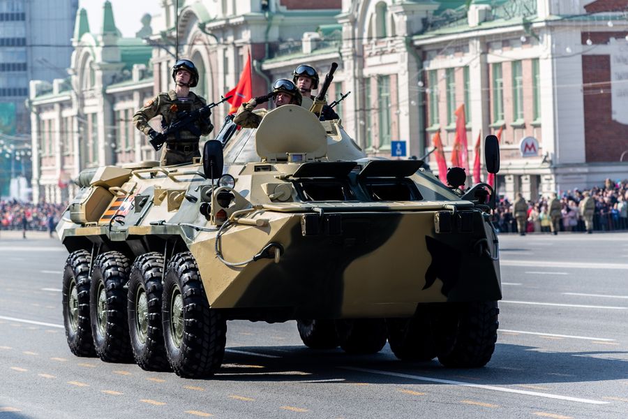 Фото «На пле-чо!»: Парад Победы прошёл в центре Новосибирска 9 мая 16