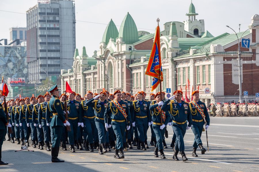Фото «На пле-чо!»: Парад Победы прошёл в центре Новосибирска 9 мая 23