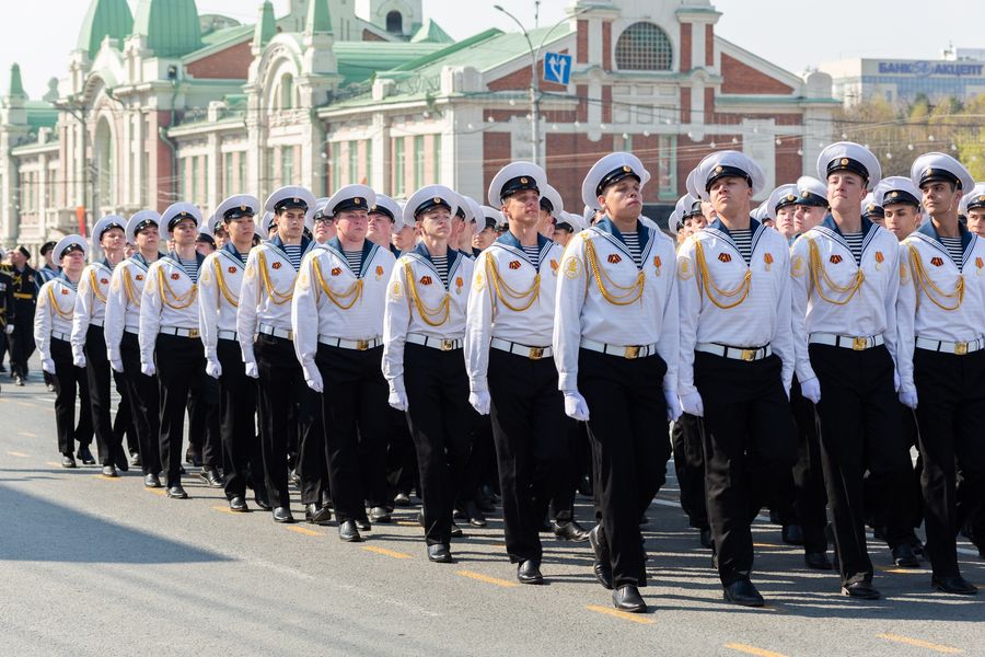 Фото «На пле-чо!»: Парад Победы прошёл в центре Новосибирска 9 мая 32