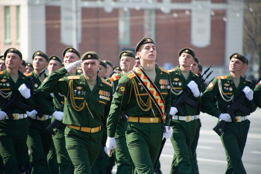Фото «На пле-чо!»: Парад Победы прошёл в центре Новосибирска 9 мая 40