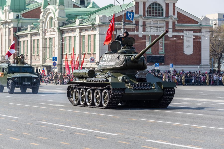 Фото «На пле-чо!»: Парад Победы прошёл в центре Новосибирска 9 мая 61