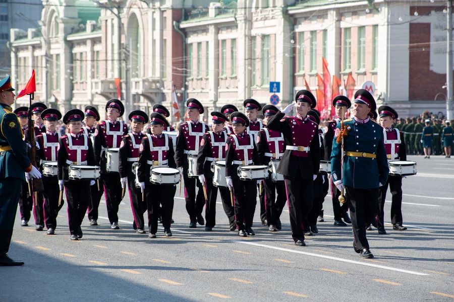 Фото «На пле-чо!»: Парад Победы прошёл в центре Новосибирска 9 мая 77