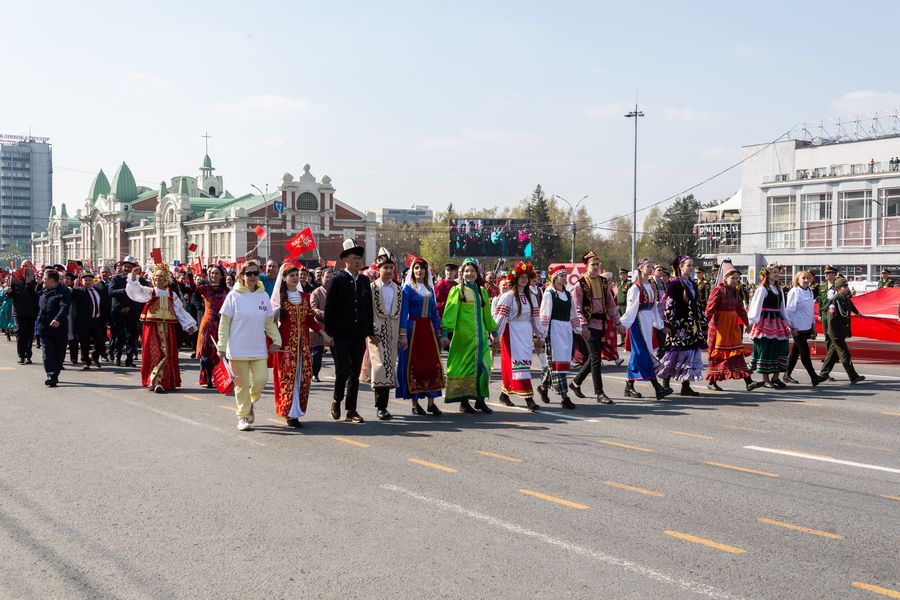 Фото Полк, который не умрёт: шествие «Бессмертного полка» прошло в Новосибирске 9 мая 2
