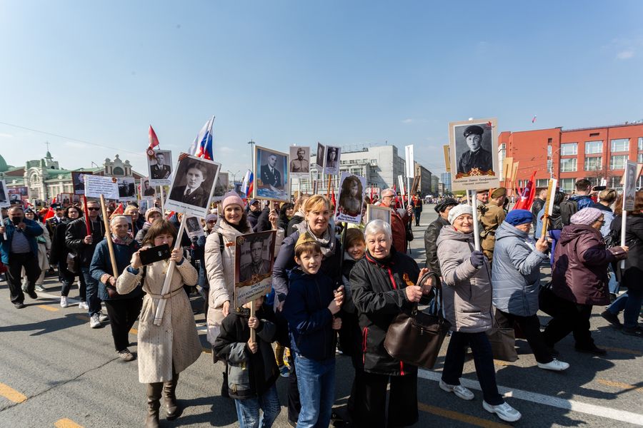 Фото Полк, который не умрёт: шествие «Бессмертного полка» прошло в Новосибирске 9 мая 3