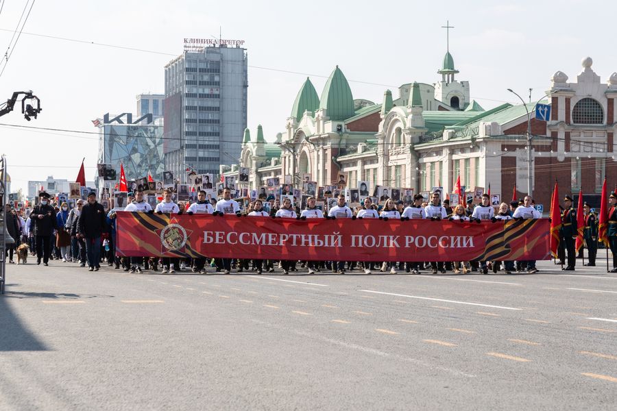 Фото Полк, который не умрёт: шествие «Бессмертного полка» прошло в Новосибирске 9 мая 6