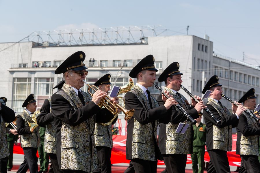 Фото Полк, который не умрёт: шествие «Бессмертного полка» прошло в Новосибирске 9 мая 11
