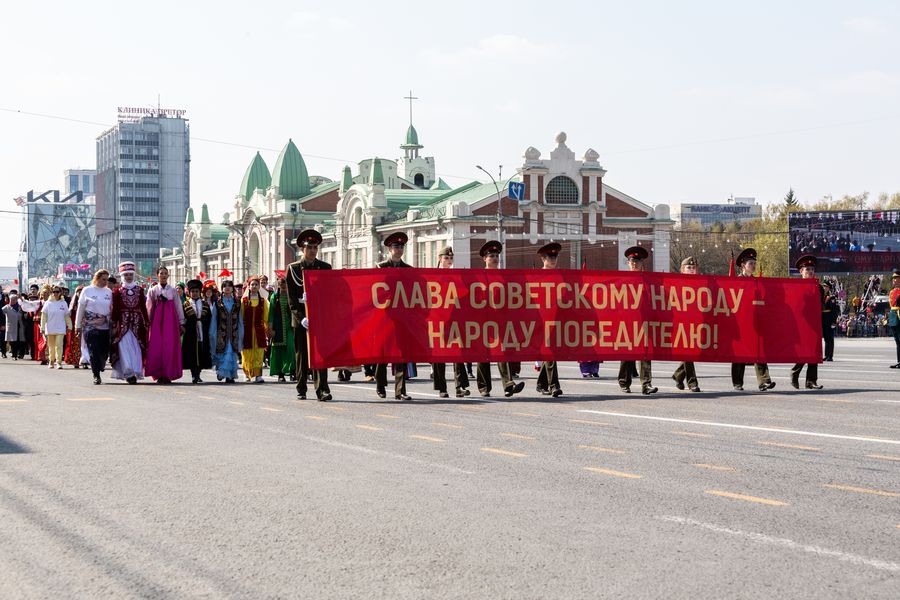 Фото Полк, который не умрёт: шествие «Бессмертного полка» прошло в Новосибирске 9 мая 29