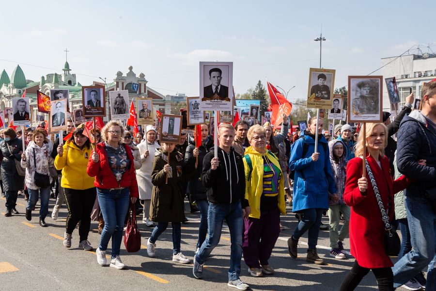 Фото Полк, который не умрёт: шествие «Бессмертного полка» прошло в Новосибирске 9 мая 15