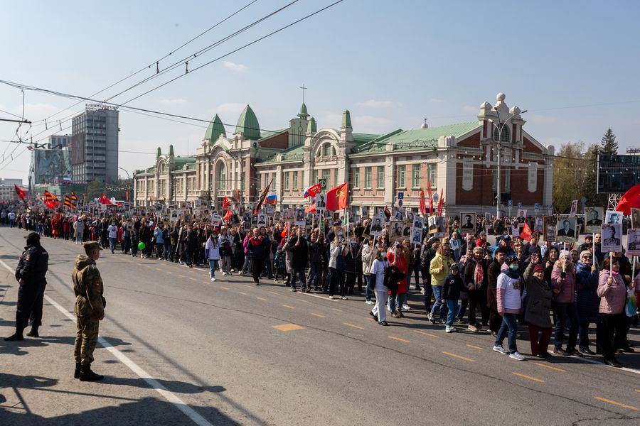 Фото Полк, который не умрёт: шествие «Бессмертного полка» прошло в Новосибирске 9 мая 24