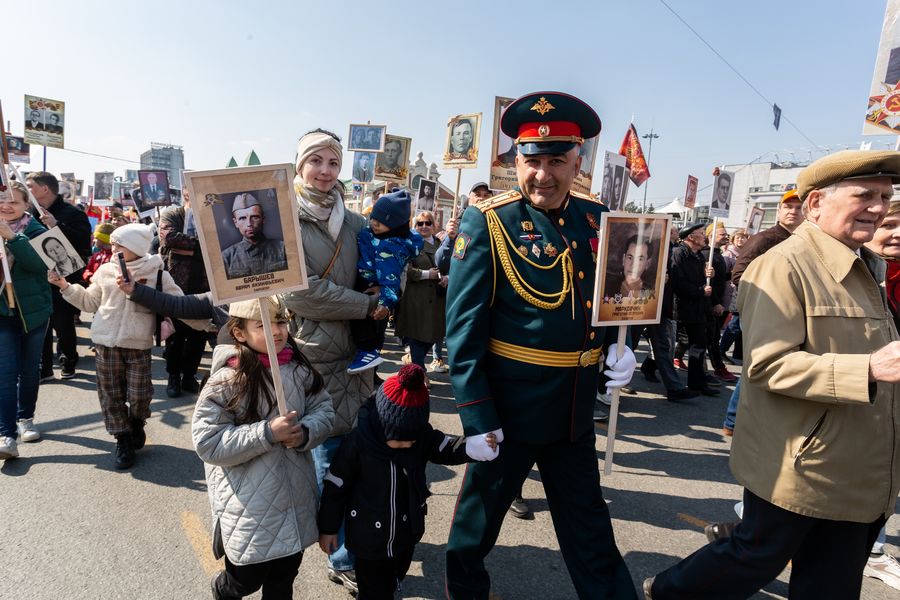 Фото Полк, который не умрёт: шествие «Бессмертного полка» прошло в Новосибирске 9 мая 27