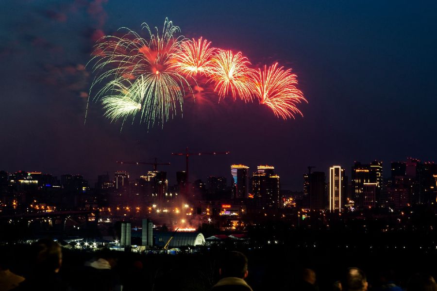 Фото И грянула Победа: праздничный салют 9 мая запустили в Новосибирске 3