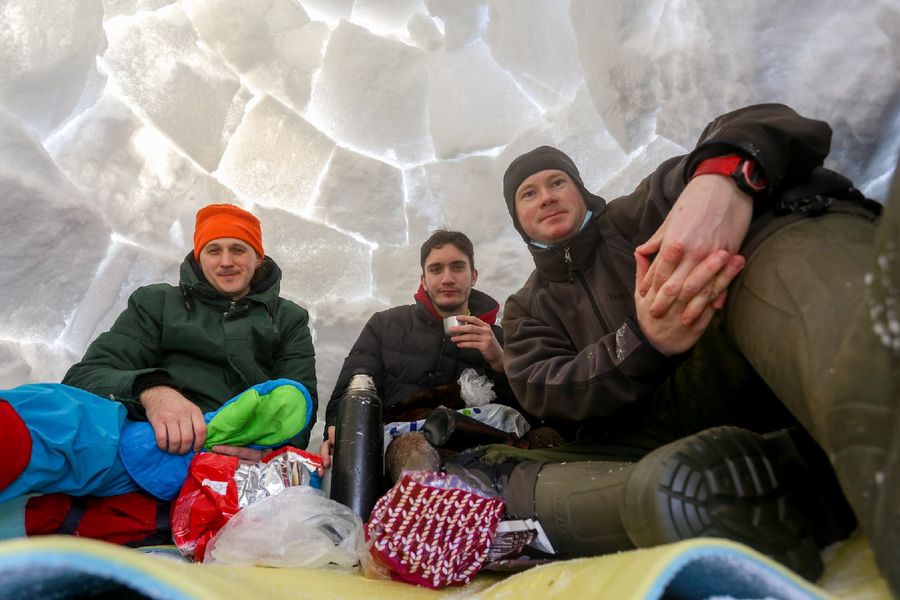 Фото «Город эскимосов» построили на льду Оби в Новосибирске 8