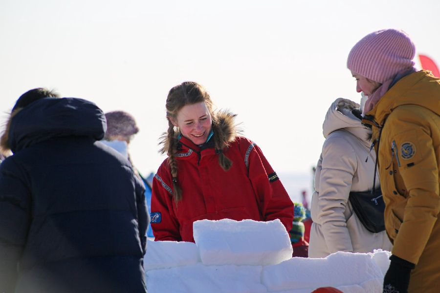 Фото «Город эскимосов» построили на льду Оби в Новосибирске 4