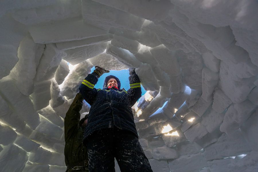 Фото «Город эскимосов» построили на льду Оби в Новосибирске 6