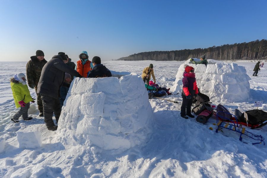 Фото «Город эскимосов» построили на льду Оби в Новосибирске 10