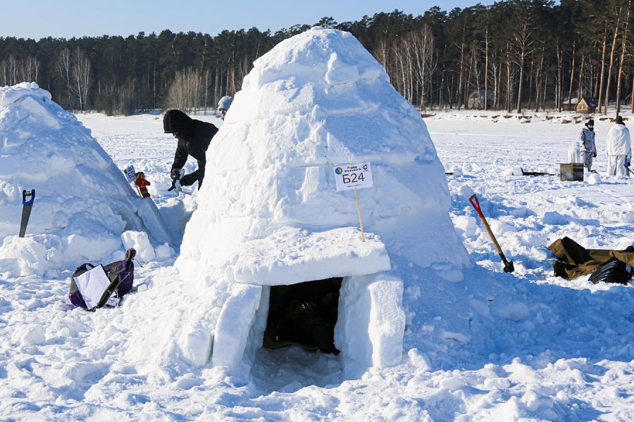 Фото «Город эскимосов» построили на льду Оби в Новосибирске 18