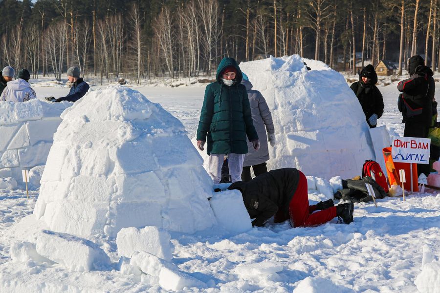 Фото «Город эскимосов» построили на льду Оби в Новосибирске 20