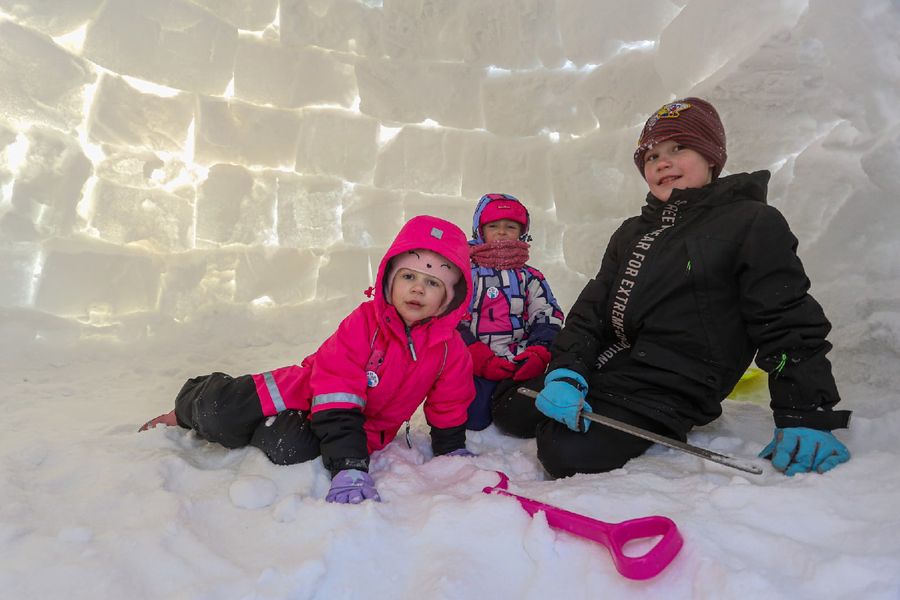 Фото «Город эскимосов» построили на льду Оби в Новосибирске 21