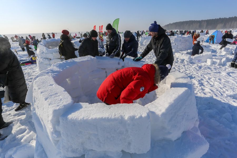 Фото «Город эскимосов» построили на льду Оби в Новосибирске 25