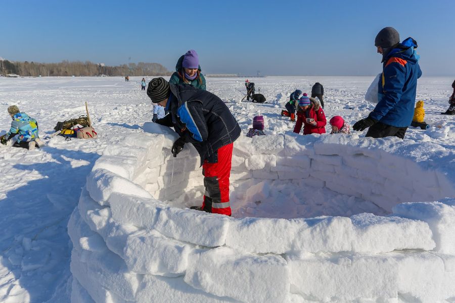 Фото «Город эскимосов» построили на льду Оби в Новосибирске 31