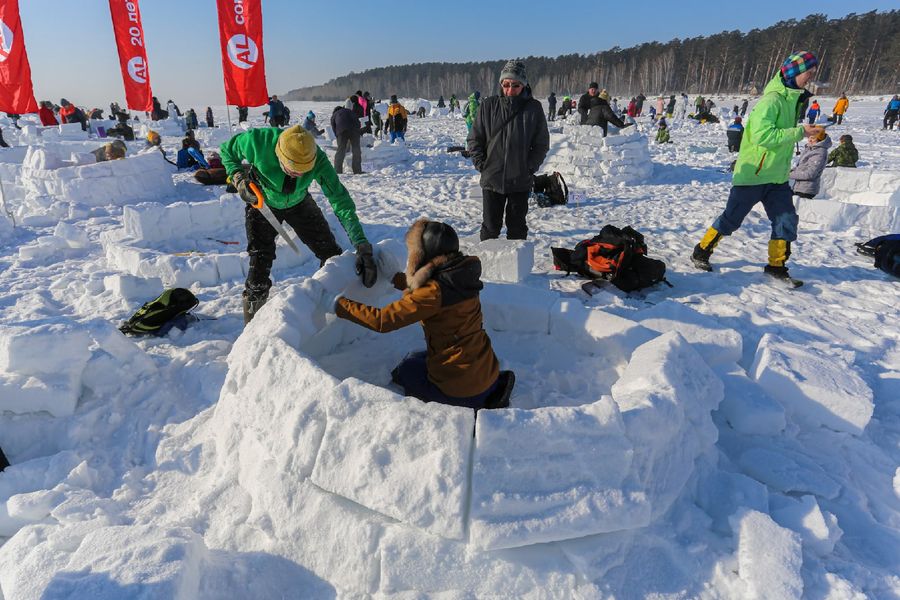 Фото «Город эскимосов» построили на льду Оби в Новосибирске 34