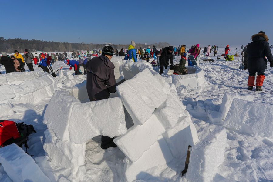 Фото «Город эскимосов» построили на льду Оби в Новосибирске 33