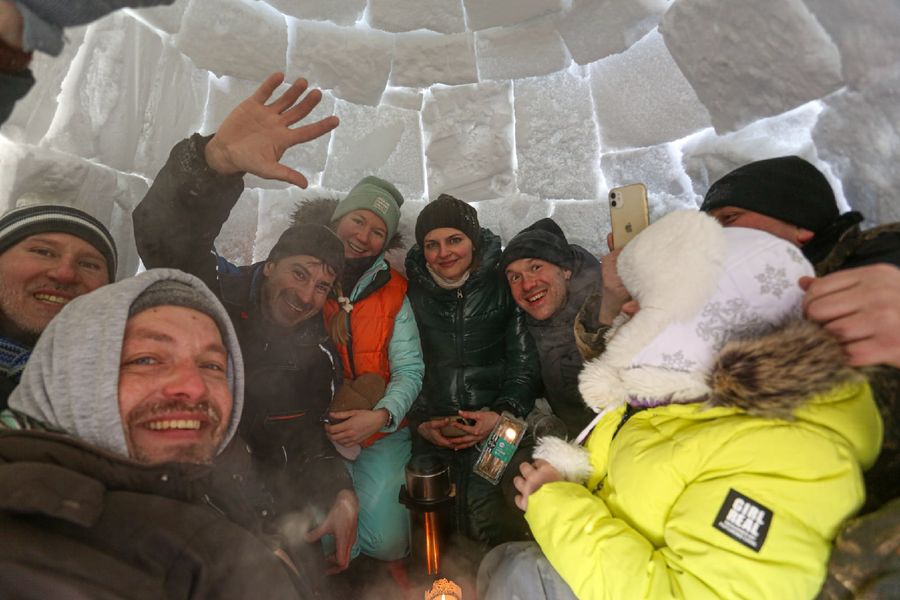 Фото «Город эскимосов» построили на льду Оби в Новосибирске 40