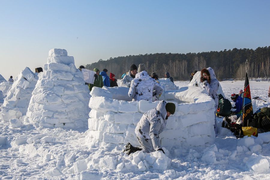 Фото «Город эскимосов» построили на льду Оби в Новосибирске 52