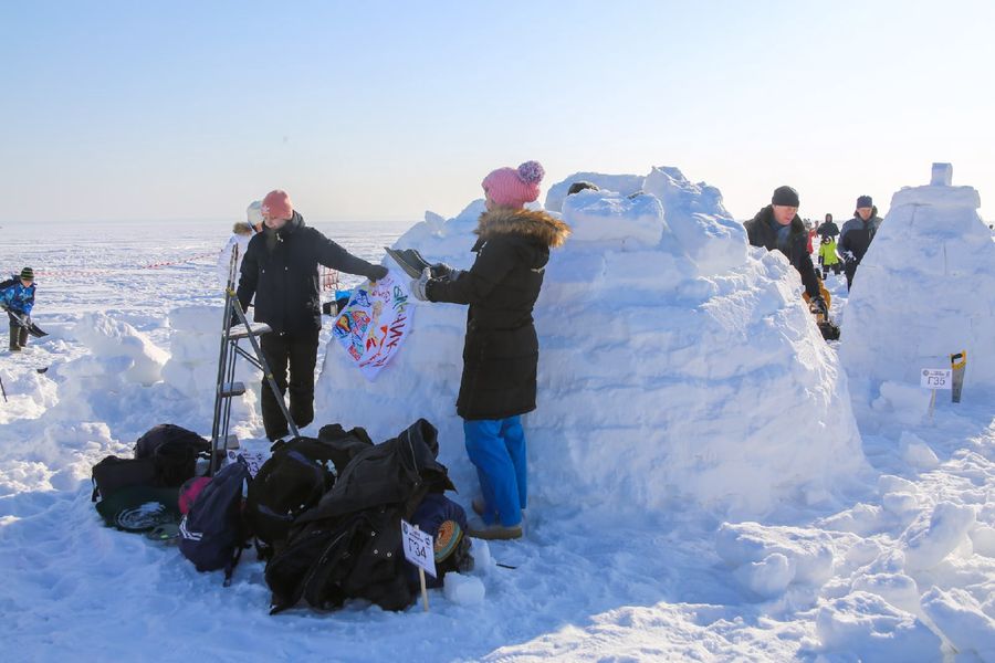 Фото «Город эскимосов» построили на льду Оби в Новосибирске 19