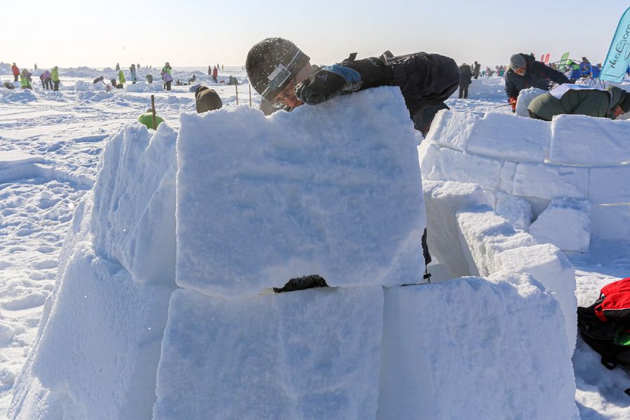 Фото «Город эскимосов» построили на льду Оби в Новосибирске 22