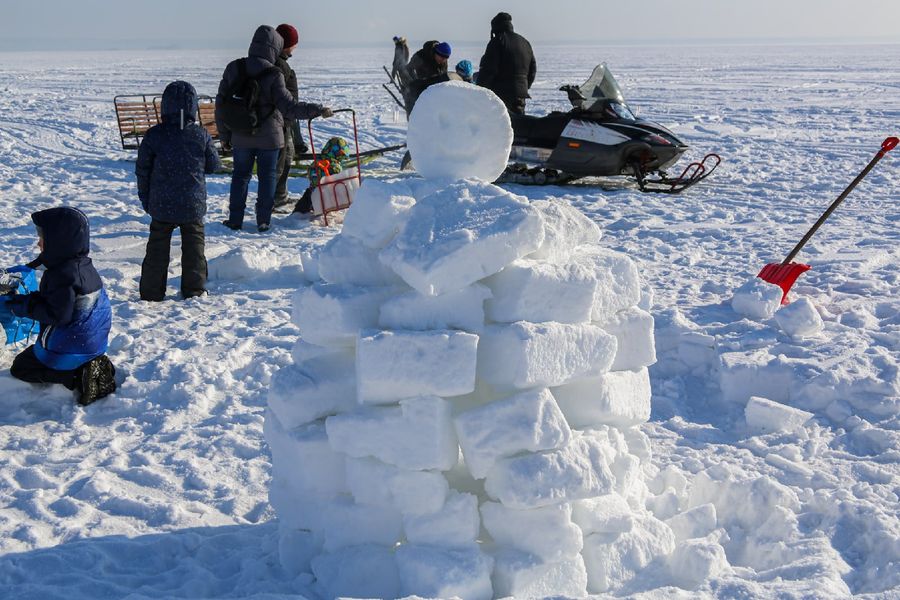 Фото «Город эскимосов» построили на льду Оби в Новосибирске 27