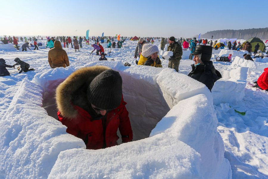 Фото «Город эскимосов» построили на льду Оби в Новосибирске 28