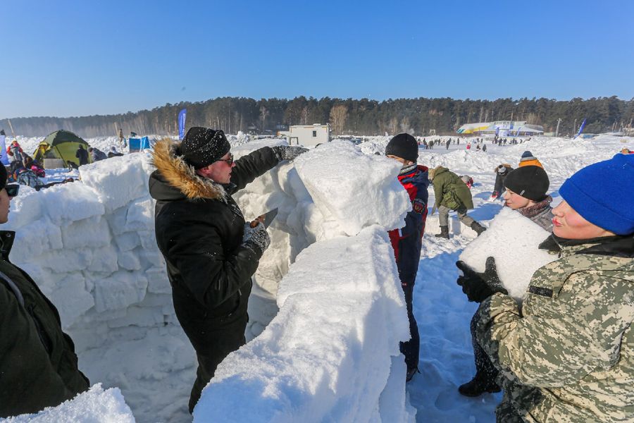 Фото «Город эскимосов» построили на льду Оби в Новосибирске 29