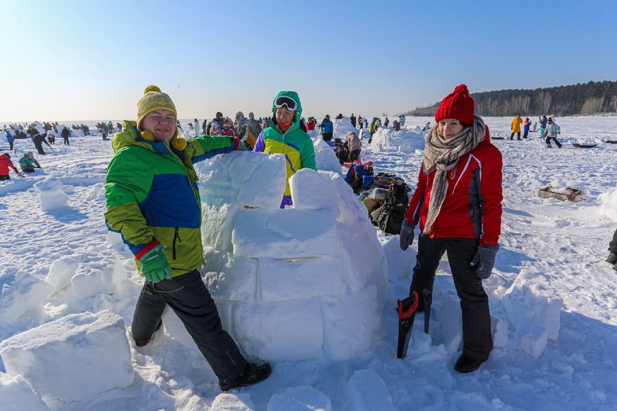 Фото «Город эскимосов» построили на льду Оби в Новосибирске 30