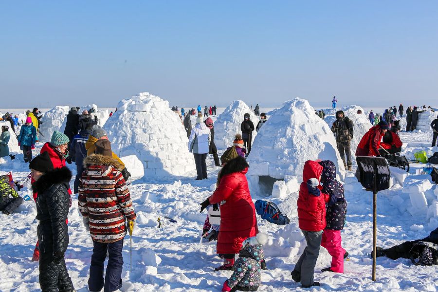 Фото «Город эскимосов» построили на льду Оби в Новосибирске 46