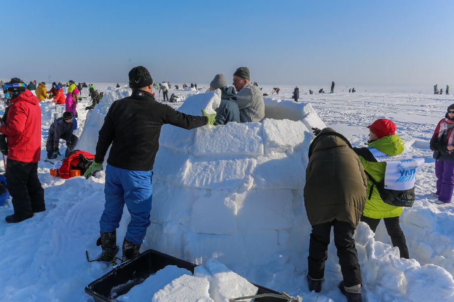 Фото «Город эскимосов» построили на льду Оби в Новосибирске 60