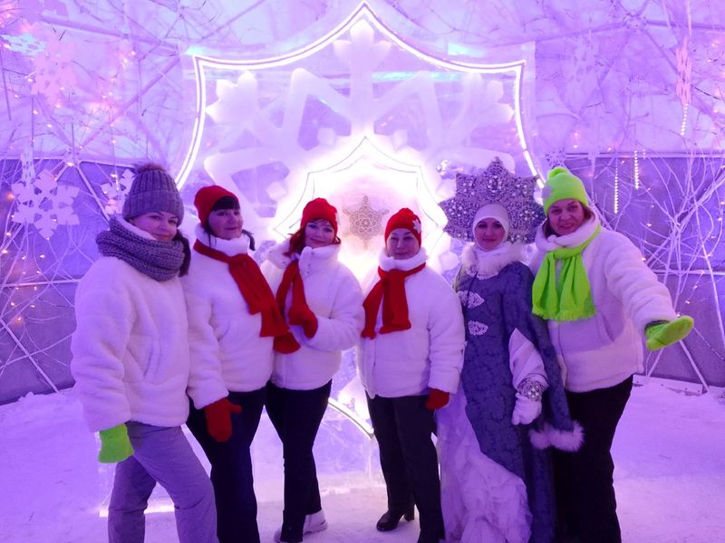 Фото Снежинка не растает: в Новосибирск привезли символ новогодней столицы России 61