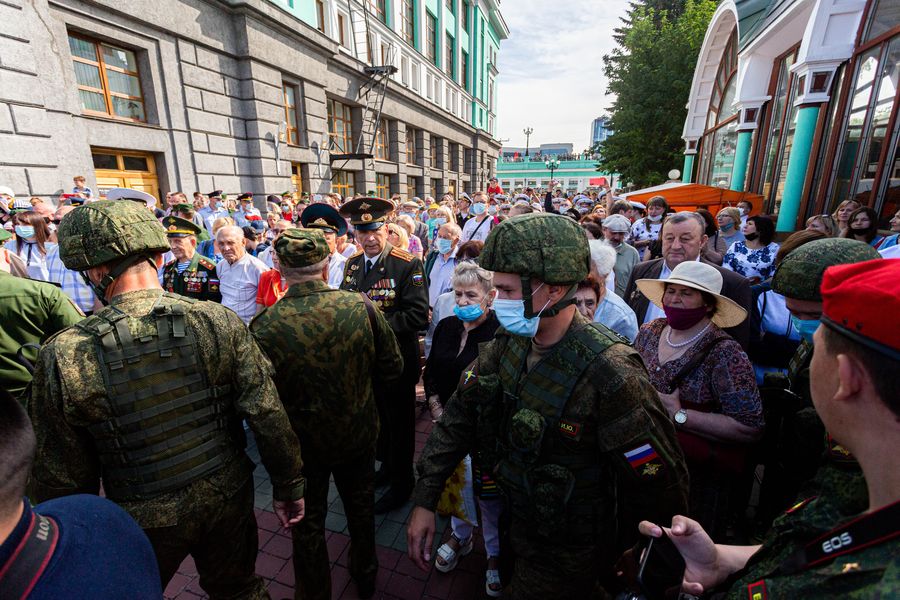 Фото Новейшее оружие Вооружённых сил России доставили в Новосибирск 15