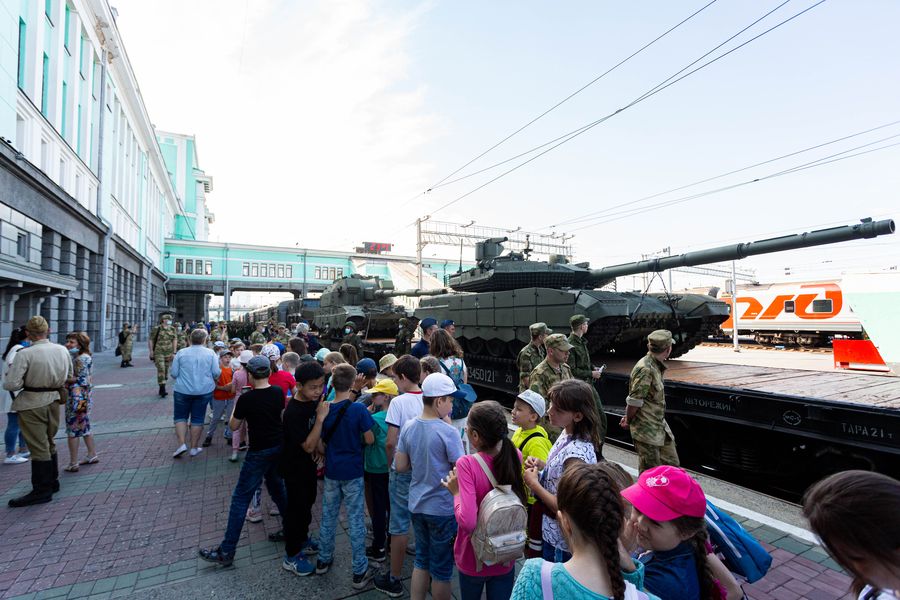 Фото Новейшее оружие Вооружённых сил России доставили в Новосибирск 26
