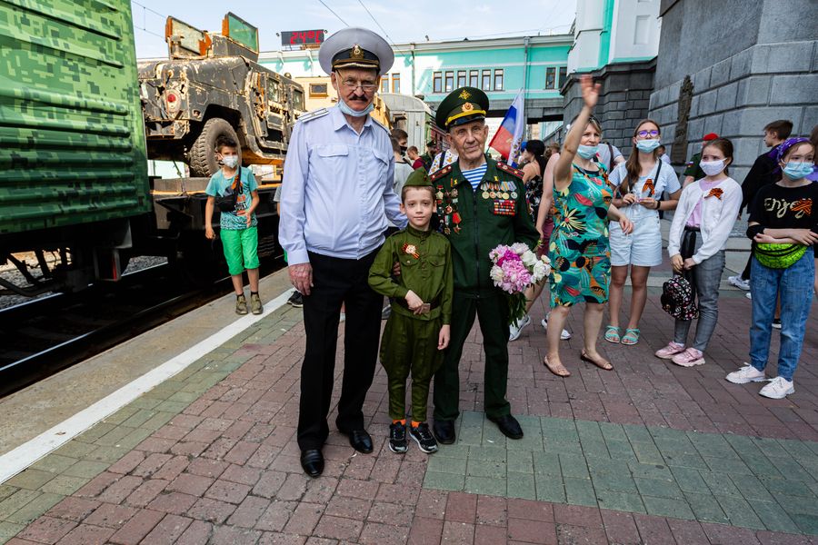 Фото Новейшее оружие Вооружённых сил России доставили в Новосибирск 37