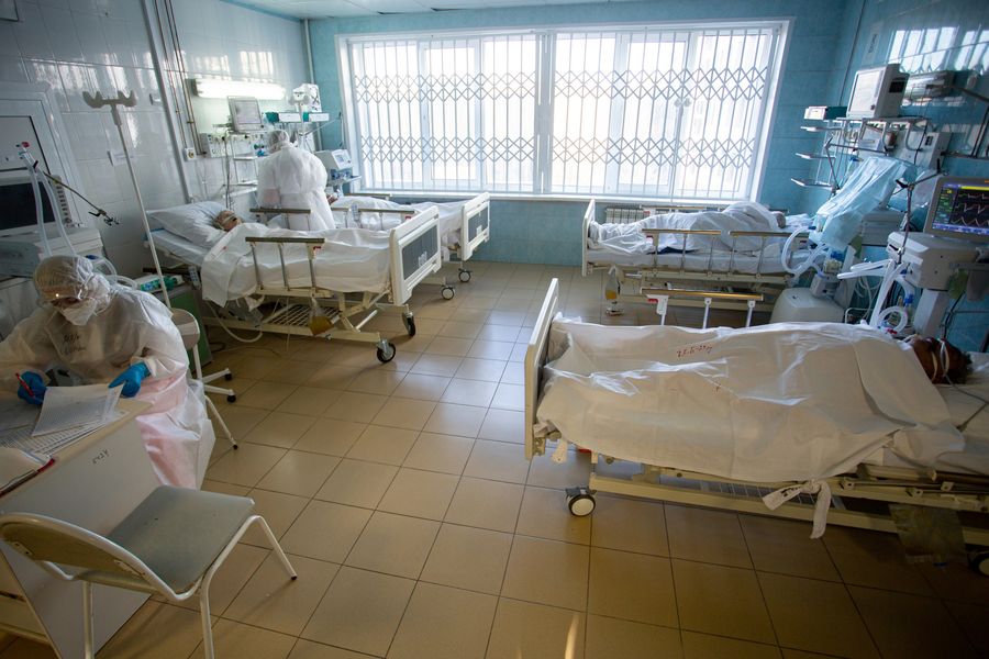 Фото Красная зона: что происходит в реанимации ковидного госпиталя в Новосибирске 6