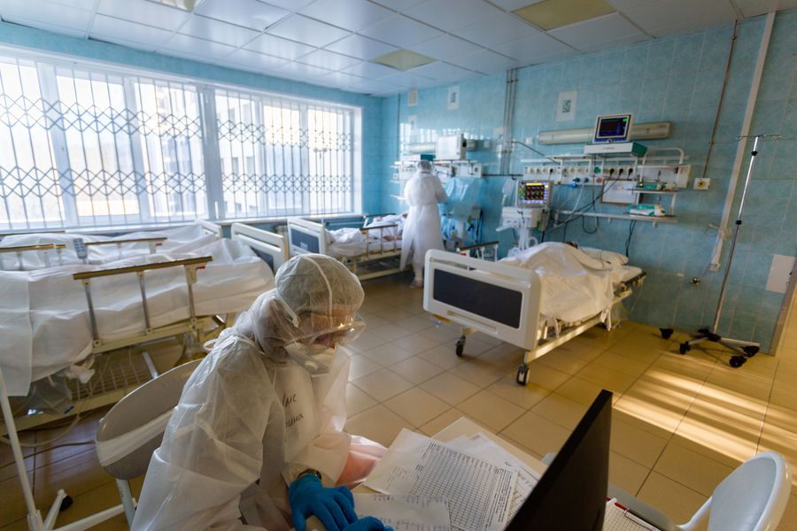 Фото Красная зона: что происходит в реанимации ковидного госпиталя в Новосибирске 13