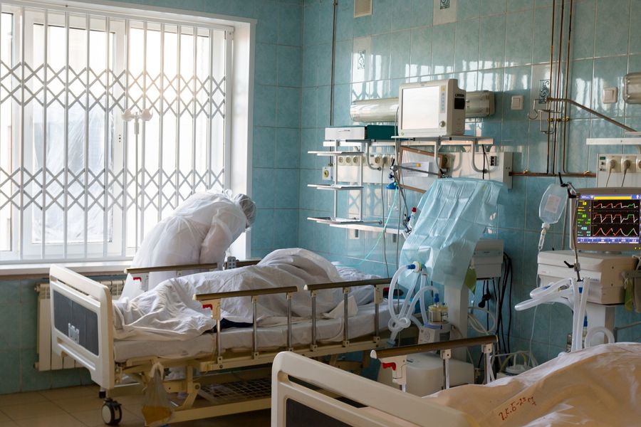 Фото Красная зона: что происходит в реанимации ковидного госпиталя в Новосибирске 17