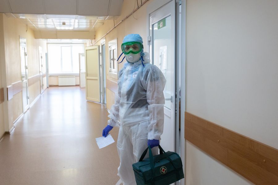 Фото Красная зона: что происходит в реанимации ковидного госпиталя в Новосибирске 15