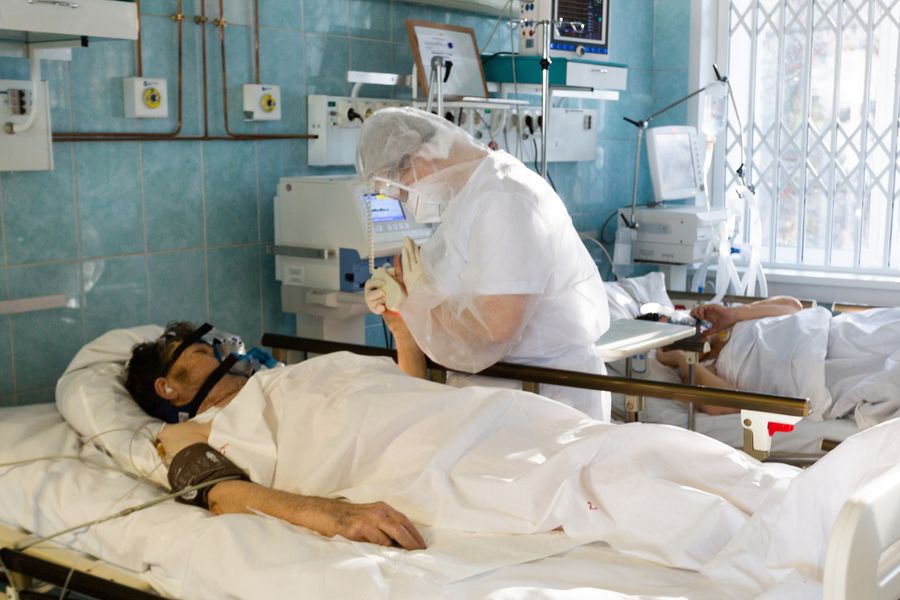 Фото Красная зона: что происходит в реанимации ковидного госпиталя в Новосибирске 21
