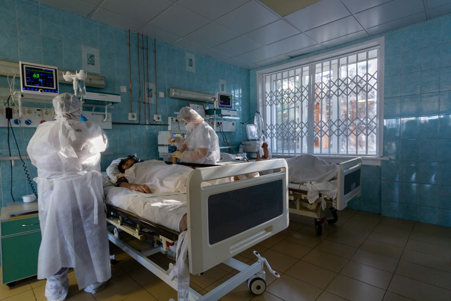 Фото Красная зона: что происходит в реанимации ковидного госпиталя в Новосибирске 26