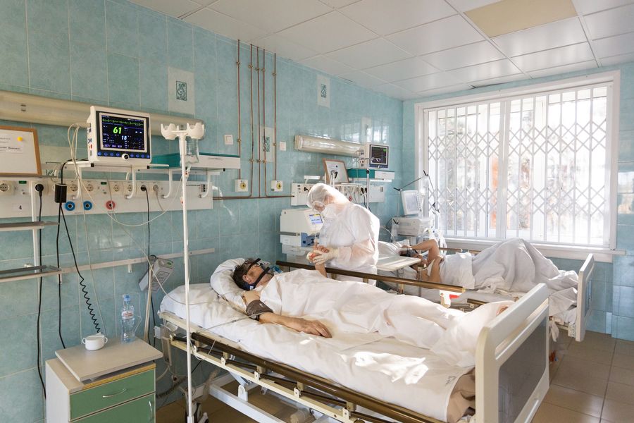 Фото Красная зона: что происходит в реанимации ковидного госпиталя в Новосибирске 30